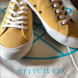 NWT SeaVees Canvas Lace Up Sneaker